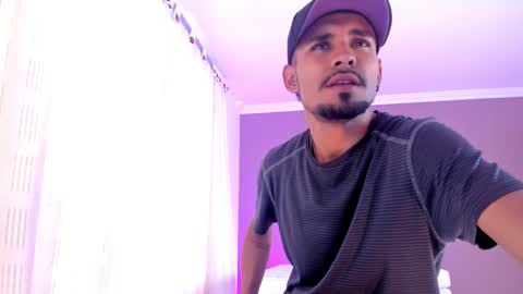 Snapshot of neyder_sanz chatting on 02-18-26, 12:34 NEYDER online show from 02-18-26, 12:34