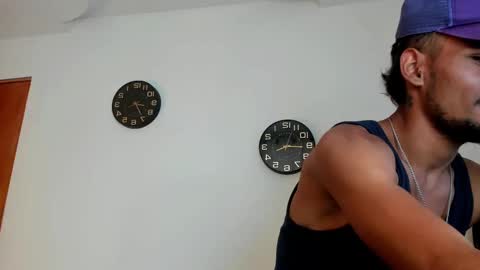 Snapshot of neyder_sanz chatting on 02-20-26, 01:33 NEYDER online show from 02-20-26, 01:33