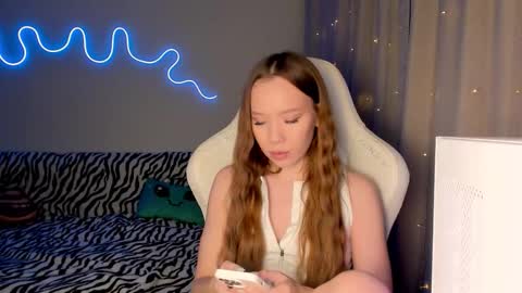 Mina online show from 12-04-25, 01:53