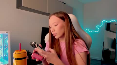 Mina online show from 03-19-26, 08:18