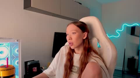 Mina online show from 03-27-26, 07:14