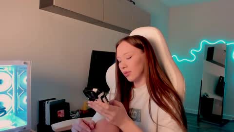 Mina online show from 04-16-26, 08:26