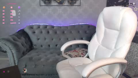 Snapshot of neytiri_moon chatting on 02-08-25, 06:01 Sandra online show from 02-08-25, 06:01