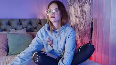 Nia online show from 12-14-25, 04:40