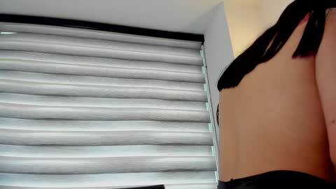Snapshot of nia__white chatting on 01-04-25, 05:16 laura online show from 01-04-25, 05:16