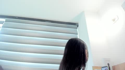 Snapshot of nia__white chatting on 02-06-25, 08:45 laura online show from 02-06-25, 08:45