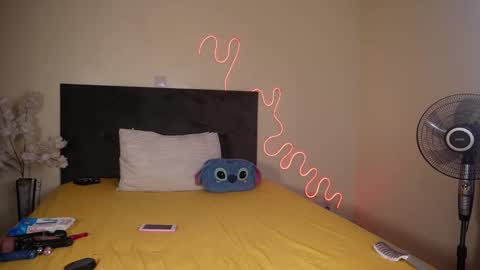 Snapshot of nia_bell chatting on 12-20-24, 11:10 kikiNiaAria online show from 12-20-24, 11:10