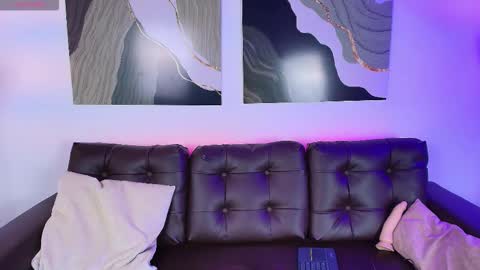 Snapshot of nia_blum chatting on 11-19-25, 03:17 Nia Blum online show from 11-19-25, 03:17