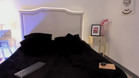 Snapshot of nia_malkova chatting on 05-20-26, 09:04 Nia Malkova online show from 05-20-26, 09:04
