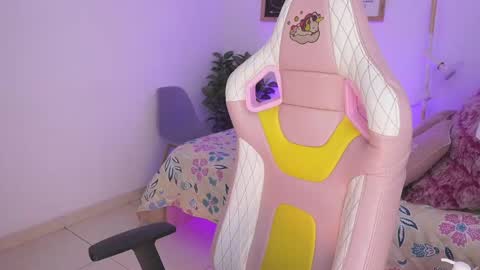 Snapshot of nia_mitsuki chatting on 03-07-25, 03:49 samanta online show from 03-07-25, 03:49