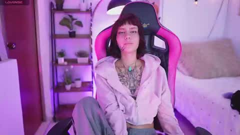 Snapshot of nia_mitsuki chatting on 03-10-25, 10:45 samanta online show from 03-10-25, 10:45