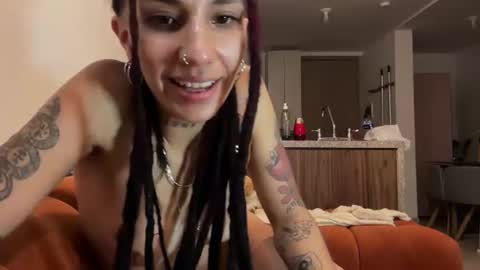 Snapshot of niahhierodula chatting on 06-14-26, 02:24 niah online show from 06-14-26, 02:24