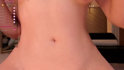 Snapshot of niaholland chatting on 12-09-24, 09:37 SQUIRTER DOLL online show from 12-09-24, 09:37