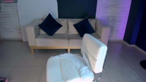 Snapshot of niaholland chatting on 12-23-24, 02:24 SQUIRTER DOLL online show from 12-23-24, 02:24