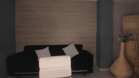 Snapshot of niaholland chatting on 12-27-24, 01:11 SQUIRTER DOLL online show from 12-27-24, 01:11