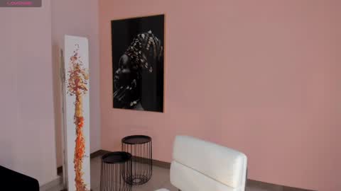 Snapshot of niaholland chatting on 01-04-25, 10:38 SQUIRTER DOLL online show from 01-04-25, 10:38