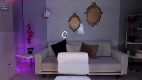 Snapshot of niaholland chatting on 02-25-25, 07:58 SQUIRTER DOLL online show from 02-25-25, 07:58