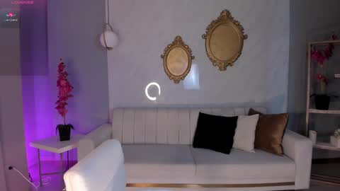 Snapshot of niaholland chatting on 02-28-25, 09:12 SQUIRTER DOLL online show from 02-28-25, 09:12