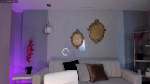 Snapshot of niaholland chatting on 03-03-25, 07:06 SQUIRTER DOLL online show from 03-03-25, 07:06