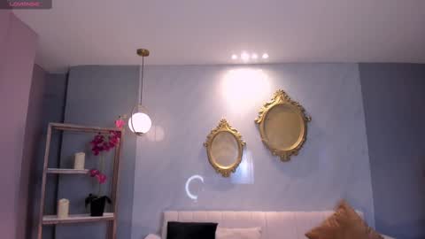 Snapshot of niaholland chatting on 09-11-25, 07:47 SQUIRTER DOLL online show from 09-11-25, 07:47