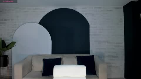 Snapshot of niaholland chatting on 10-05-25, 05:22 SQUIRTER DOLL online show from 10-05-25, 05:22