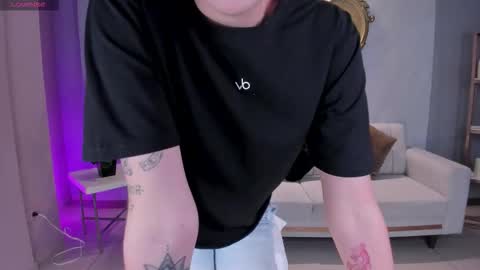 Snapshot of niaholland chatting on 12-16-25, 07:08 SQUIRTER DOLL online show from 12-16-25, 07:08