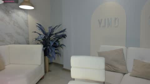 Snapshot of niaholland chatting on 02-15-26, 10:50 SQUIRTER DOLL online show from 02-15-26, 10:50