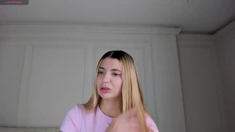 Snapshot of niaholland chatting on 04-25-26, 08:28 SQUIRTER DOLL online show from 04-25-26, 08:28