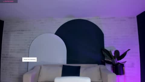 Snapshot of niaholland chatting on 05-10-26, 11:32 SQUIRTER DOLL online show from 05-10-26, 11:32