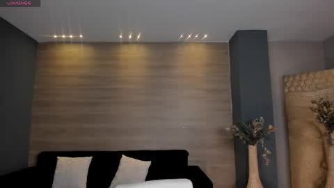 Snapshot of niaholland chatting on 05-11-26, 06:38 SQUIRTER DOLL online show from 05-11-26, 06:38