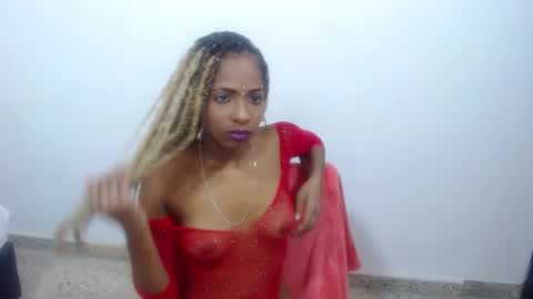 Snapshot of niaolsson_ chatting on 11-08-25, 08:18 Nia Olson online show from 11-08-25, 08:18