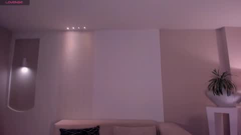 Snapshot of niasalvatore chatting on 12-22-25, 08:50 Call me Nia online show from 12-22-25, 08:50