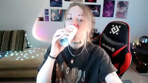 nica_kawaii online show from 06-18-26, 01:37