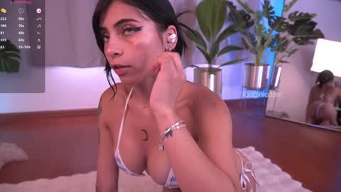 Snapshot of nicdani_1 chatting on 01-19-25, 09:23 Dani 3 online show from 01-19-25, 09:23