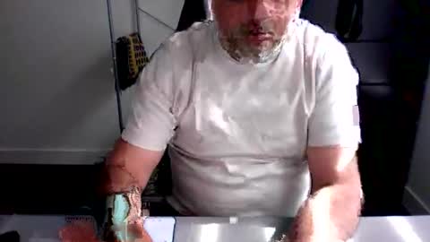 Snapshot of nicehornymaroc chatting on 05-10-26, 02:22 nicehornymaroc online show from 05-10-26, 02:22