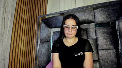 Snapshot of nicehot____ chatting on 12-17-25, 12:49 Luna online show from 12-17-25, 12:49