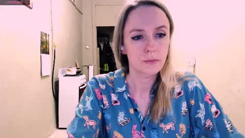 Snapshot of nicekat chatting on 06-15-26, 05:15 Kathrine online show from 06-15-26, 05:15
