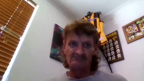 Snapshot of niceozziecockxxx chatting on 01-19-25, 01:32 Sexiishaine online show from 01-19-25, 01:32