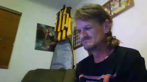 Snapshot of niceozziecockxxx chatting on 02-23-25, 04:24 Sexiishaine online show from 02-23-25, 04:24