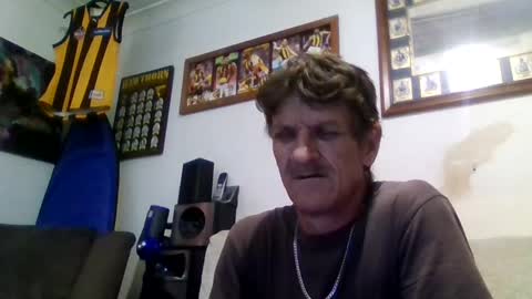 Snapshot of niceozziecockxxx chatting on 12-19-25, 03:24 Sexiishaine online show from 12-19-25, 03:24