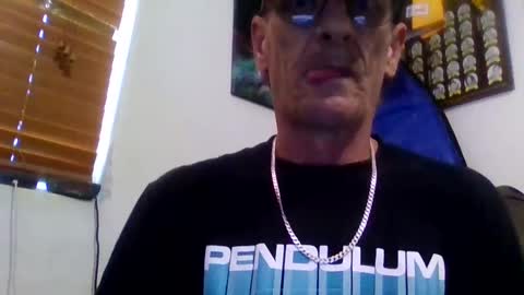 Snapshot of niceozziecockxxx chatting on 12-20-25, 02:18 Sexiishaine online show from 12-20-25, 02:18