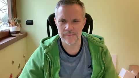 Snapshot of niceshy_71 chatting on 12-19-24, 07:29 Andrew online show from 12-19-24, 07:29