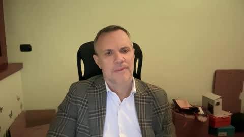 Snapshot of niceshy_71 chatting on 02-18-25, 06:26 Andrew online show from 02-18-25, 06:26