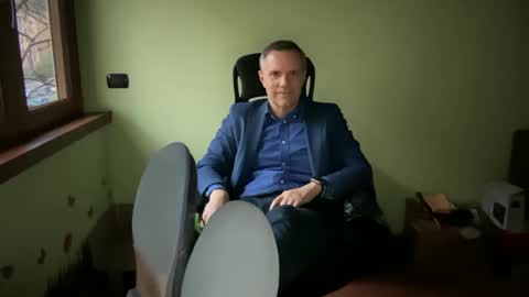 Snapshot of niceshy_71 chatting on 03-07-25, 04:55 Andrew online show from 03-07-25, 04:55