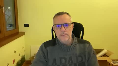 Snapshot of niceshy_71 chatting on 12-19-25, 06:20 Andrew online show from 12-19-25, 06:20