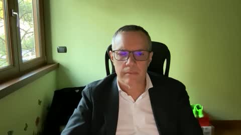 Snapshot of niceshy_71 chatting on 04-09-26, 05:18 Andrew online show from 04-09-26, 05:18