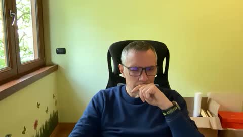 Snapshot of niceshy_71 chatting on 04-16-26, 03:46 Andrew online show from 04-16-26, 03:46