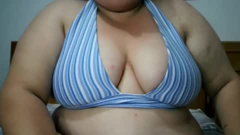 Snapshot of nicholle chatting on 06-17-26, 10:43 Nicholle online show from 06-17-26, 10:43