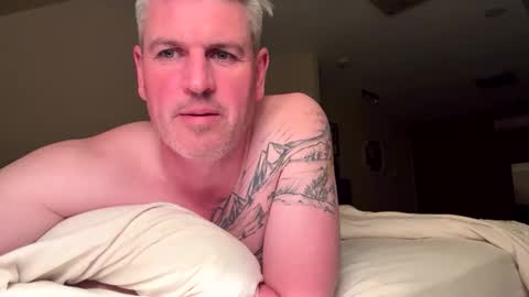 Snapshot of nick578320 chatting on 10-17-25, 01:35 nick578320 online show from 10-17-25, 01:35