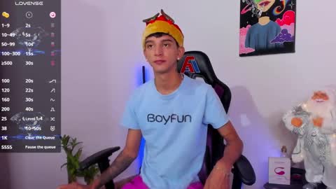 Snapshot of nick_greey chatting on 12-18-24, 11:30 Frank online show from 12-18-24, 11:30